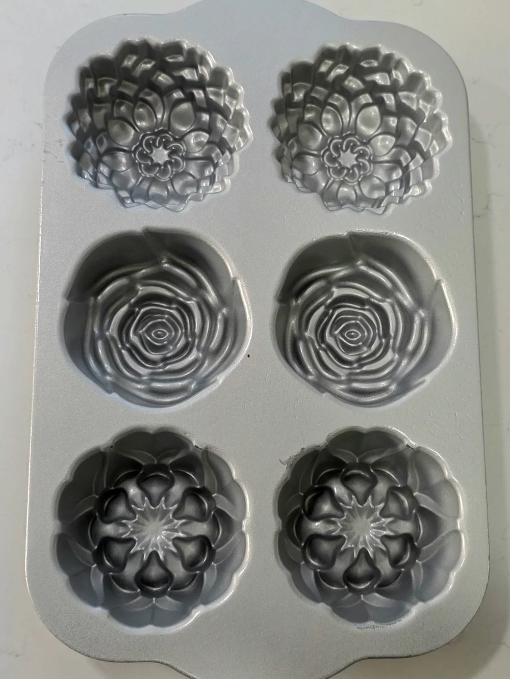 Nordic Ware Floral Mini Cakelets 6 Cavity 3 Cup Bakeware Metal Nonstick Aluminum